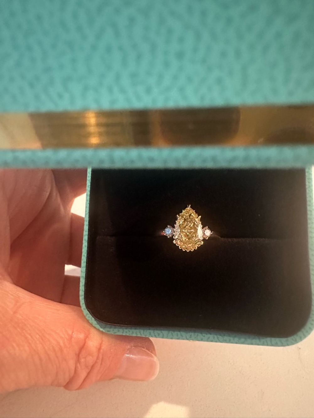 18 kt yellow gold Fancy Intense yellow Lab diamond Ring